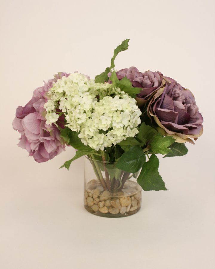 Композиция с  розами, гортензией и калиной