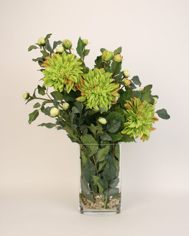 Композиция с георгинами