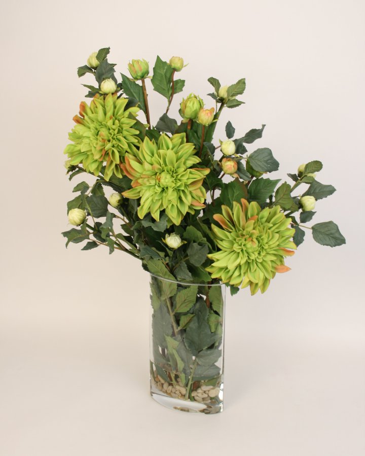 Композиция с георгинами