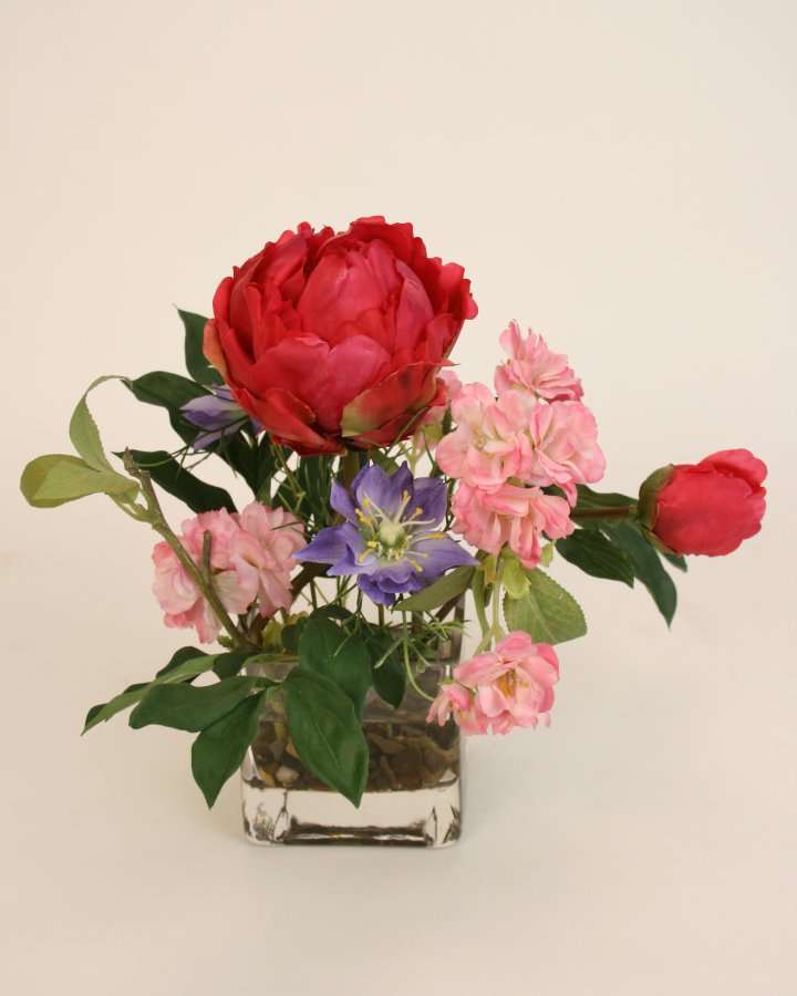 Композиция с пионом