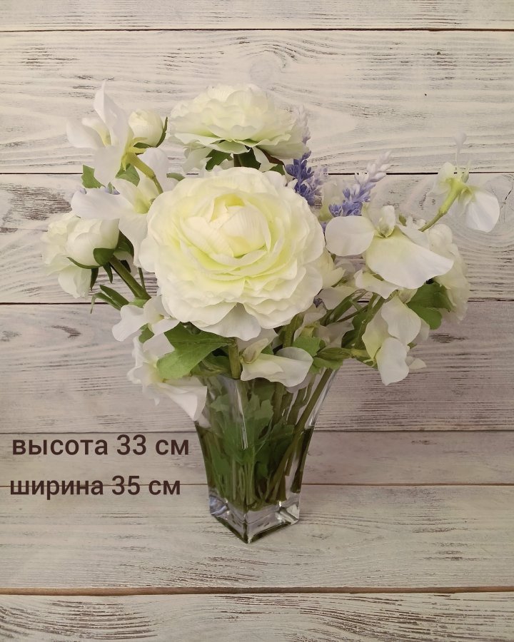 Композиция с белыми цветами в имитации воды для декора интерьера